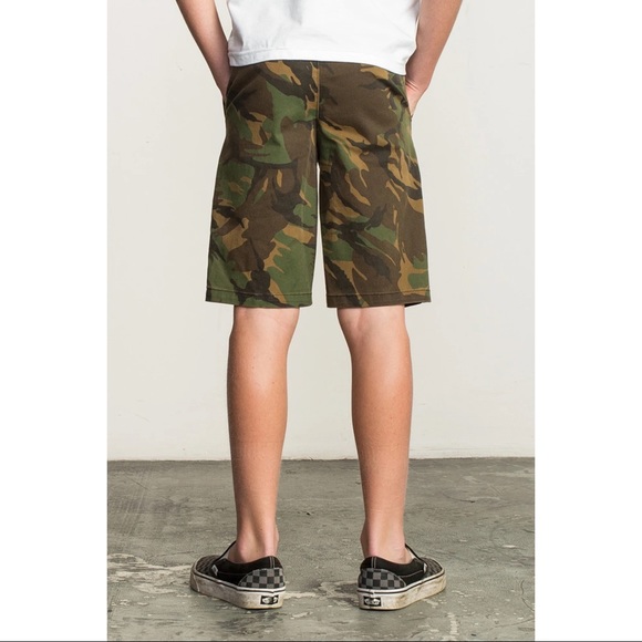 ❄️RVCA Boys Week Day Stretch Camo Shorts - Picture 3 of 4